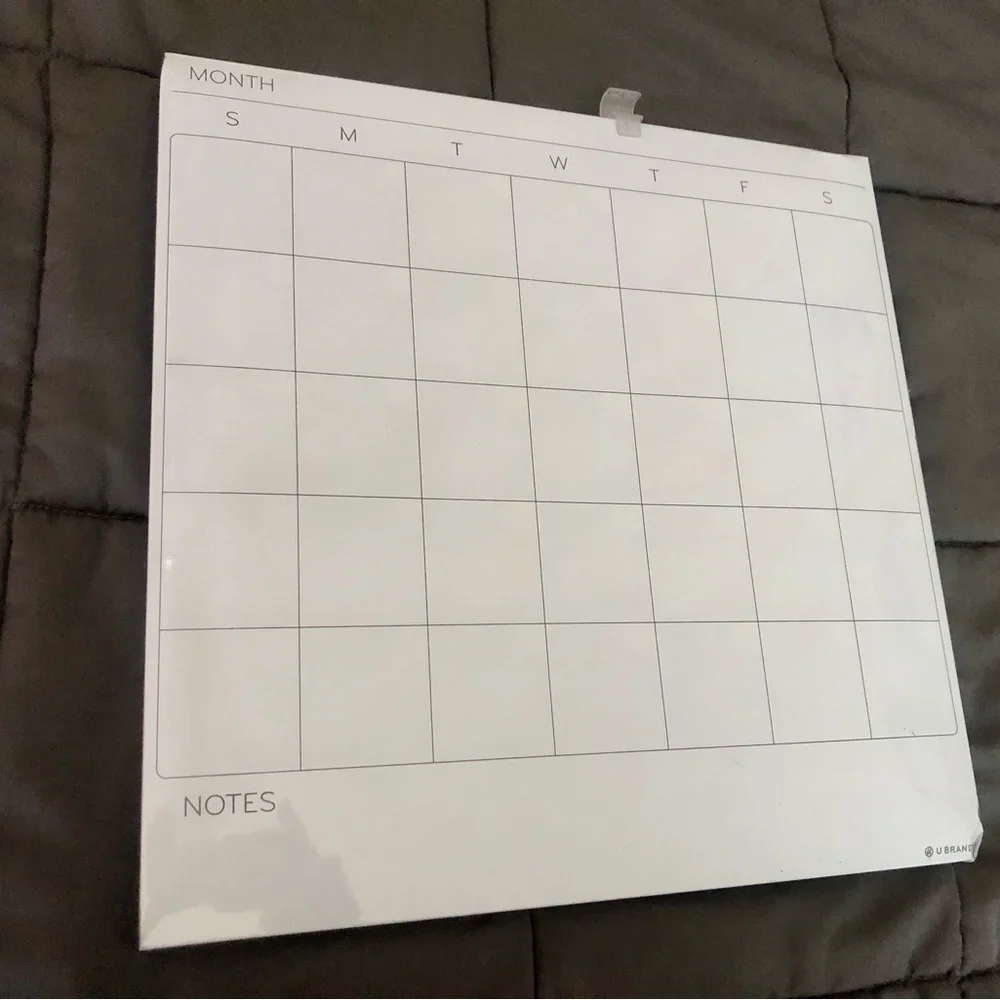 ✔️ Whiteboard monthly calendar